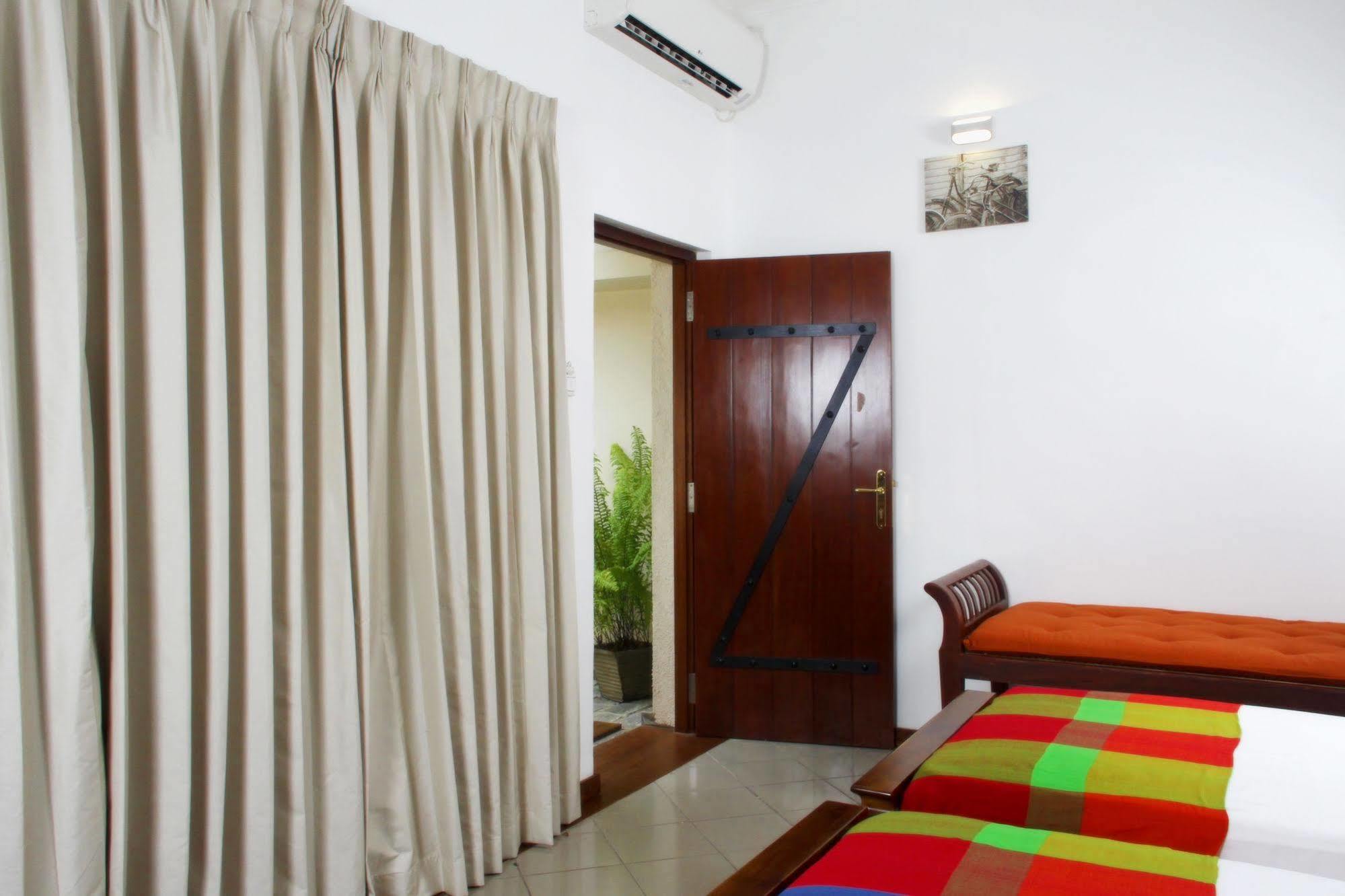 Lodge 19 Negombo Exteriör bild