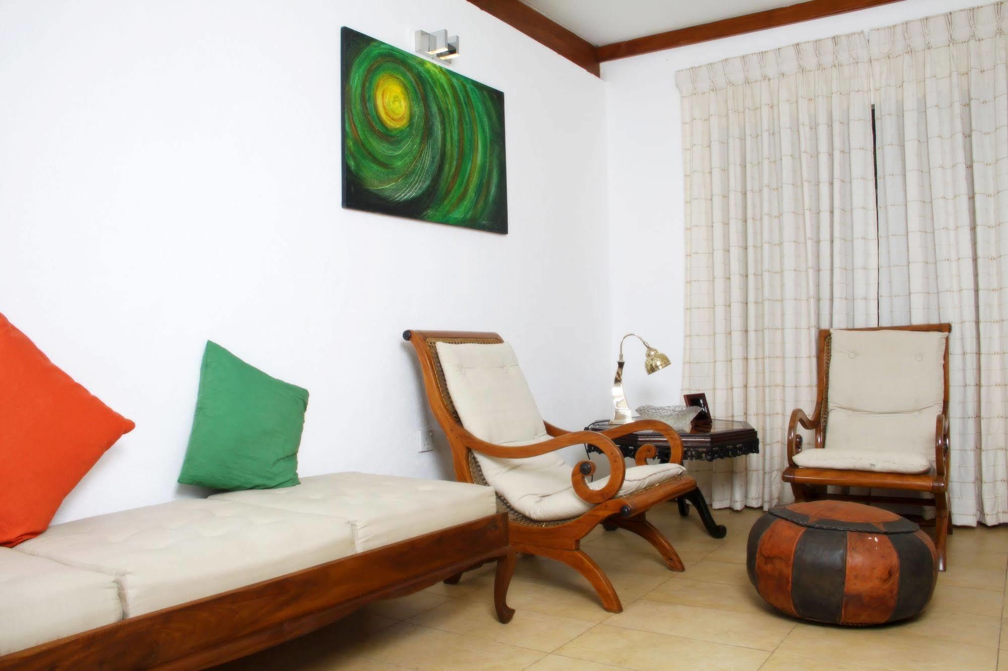 Lodge 19 Negombo Exteriör bild